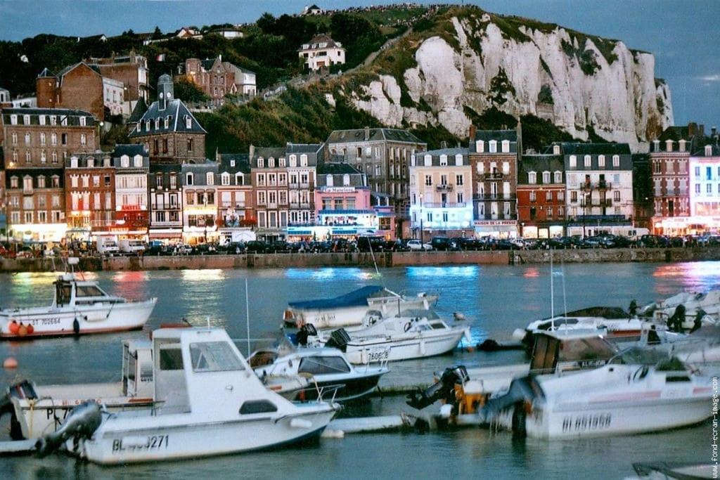 Logement A Deux Pas De La Plage Et Des Commerces Le Tréport Екстериор снимка